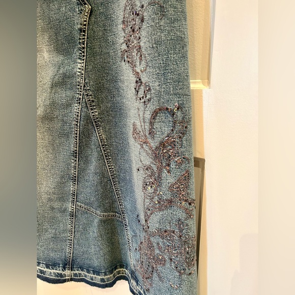 💕HOST PICK!💕90's Embroidered Denim Skirt - Picture 11 of 12